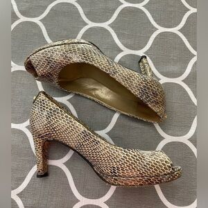 Stuart Weitzman Peep Toe Platform Heel Dress Shoes Tan Snake print